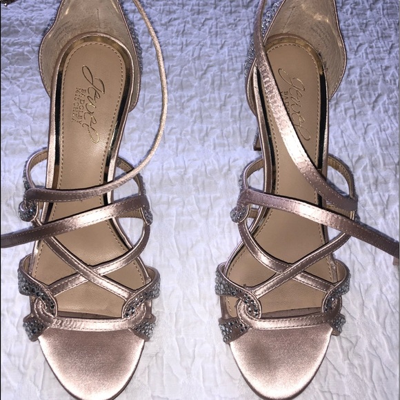 Women’s size 7 heels - Picture 2 of 3